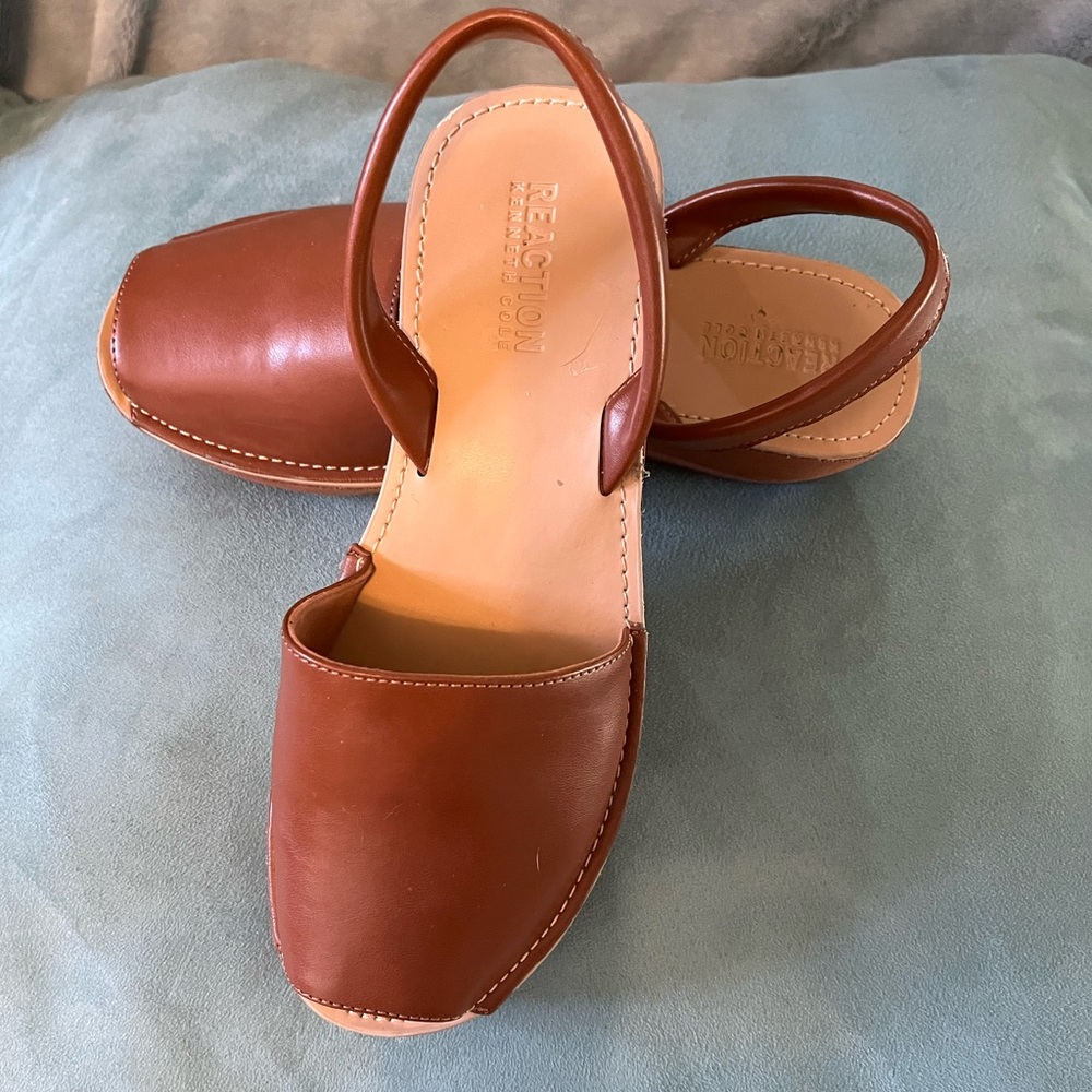 Reaction Kenneth Cole Brown 2” Platform, Peep-toe shoes 7 ½ B